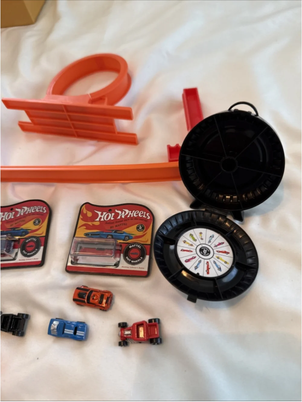Mattel Hot Wheels Miniature Race Track And Cars